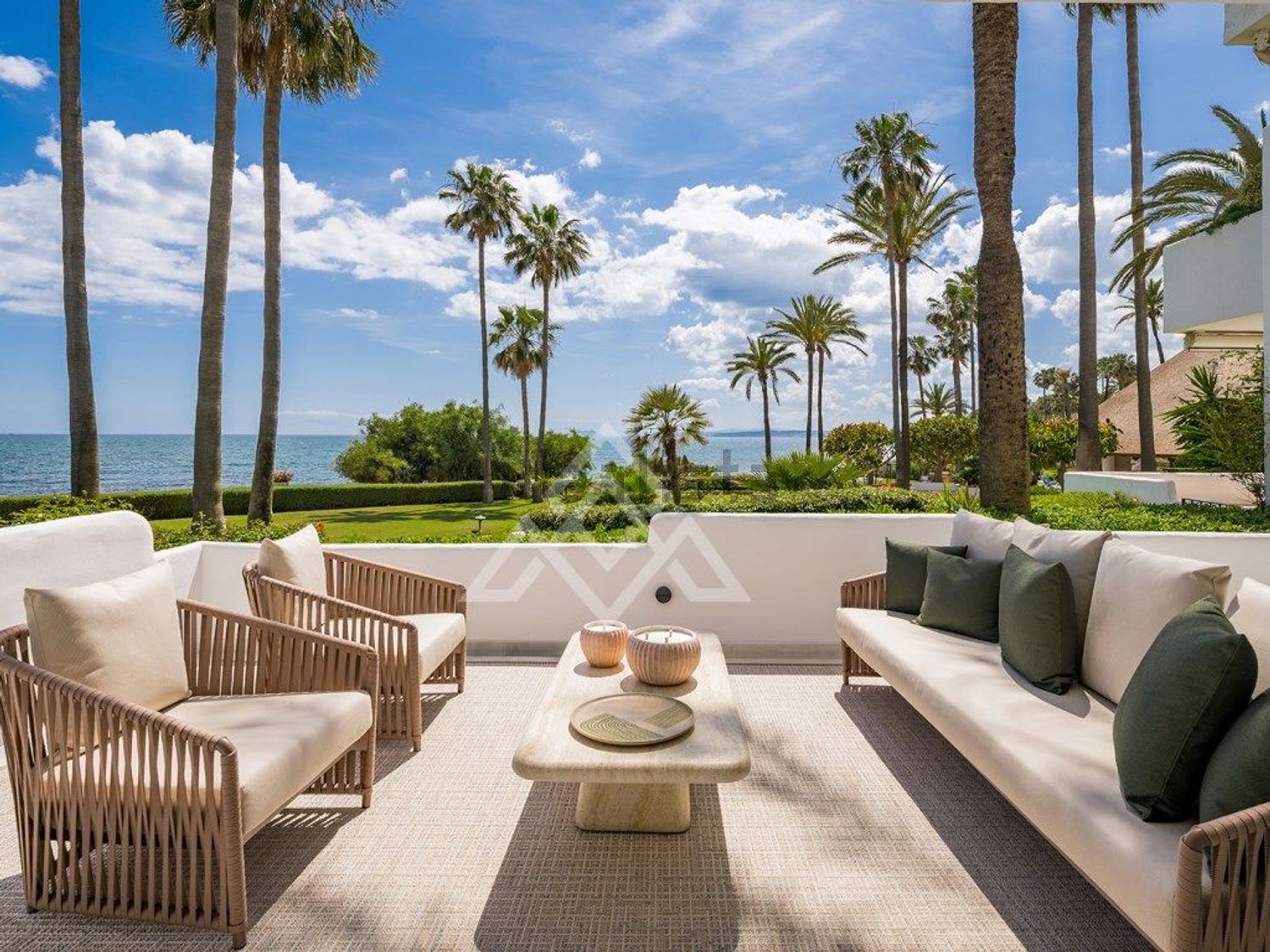 Beachfront flat in Estepona