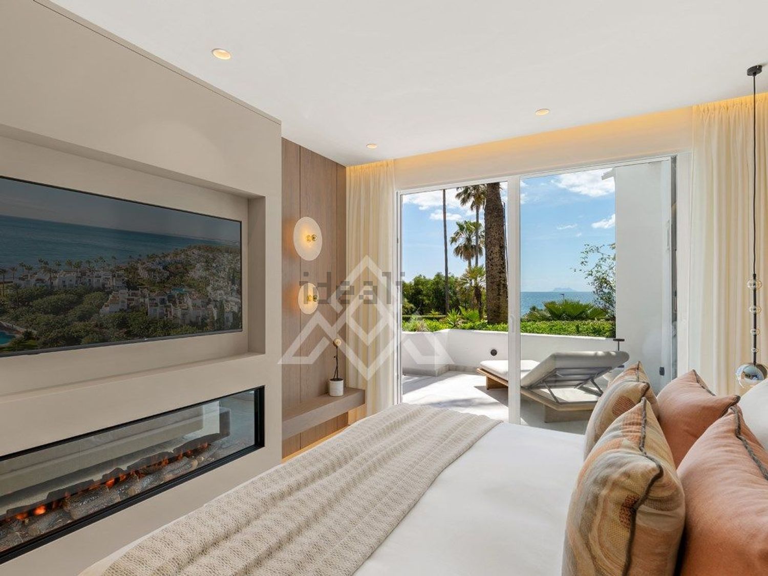 Beachfront flat in Estepona — Bedroom