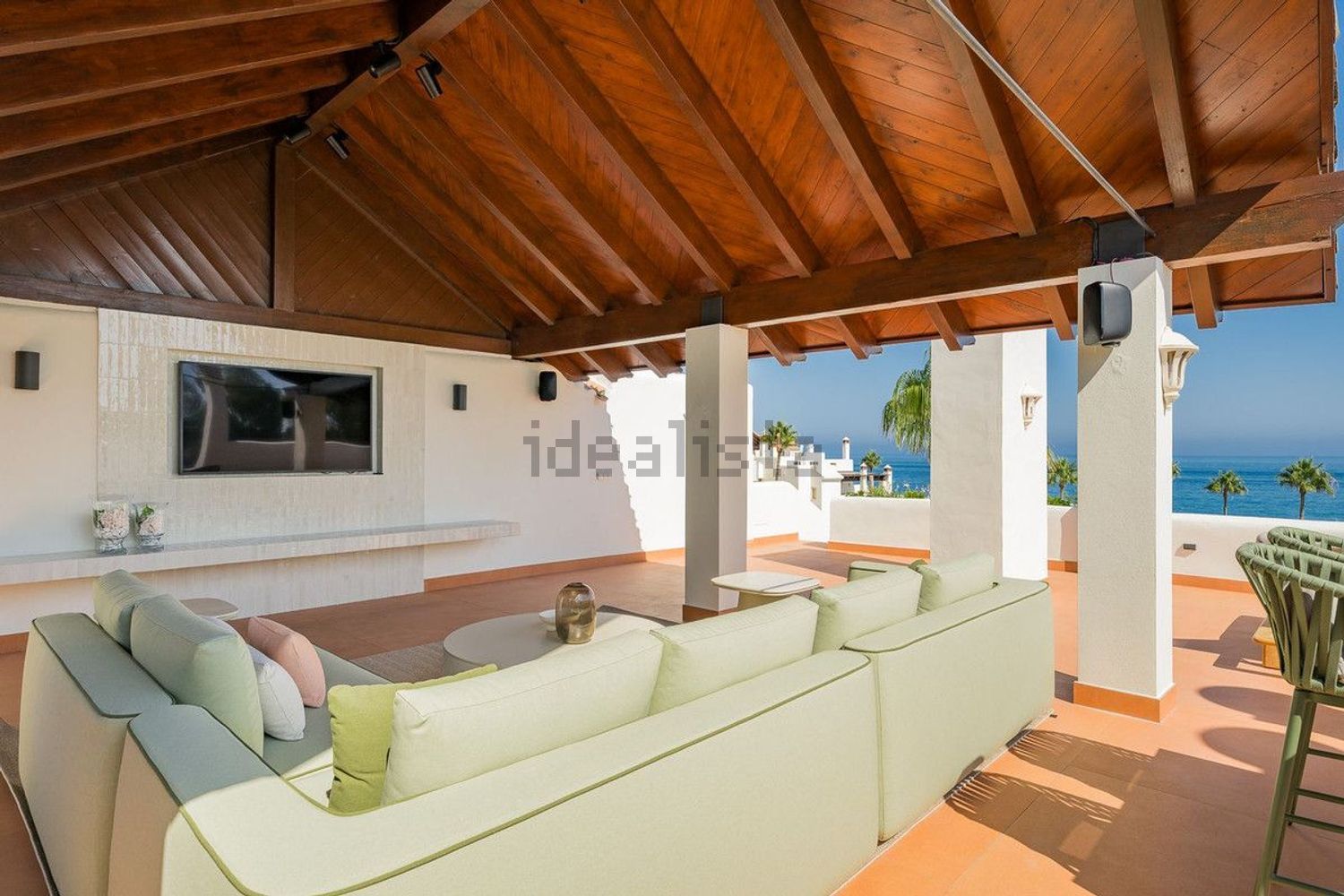 Seafront attic in Estepona