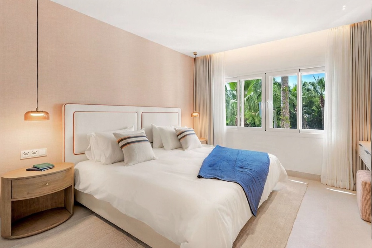 Seafront attic in Estepona — Bedroom