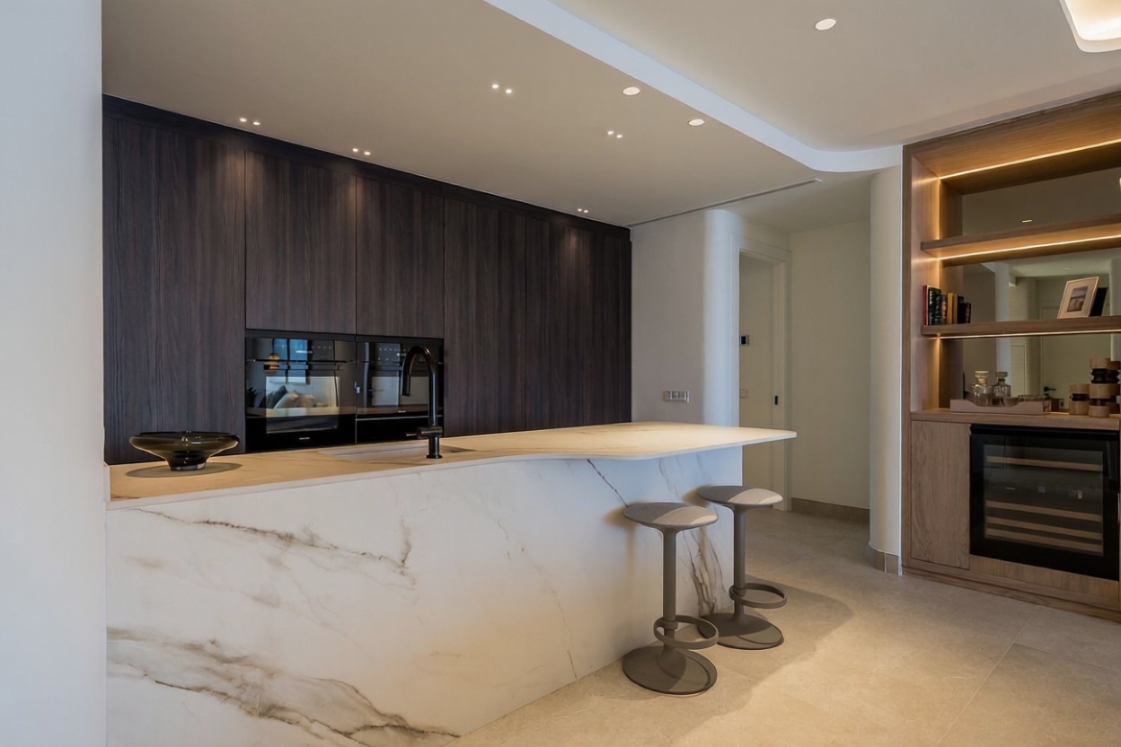 Appartement en attique en première ligne de mer à Estepona — Cuisine