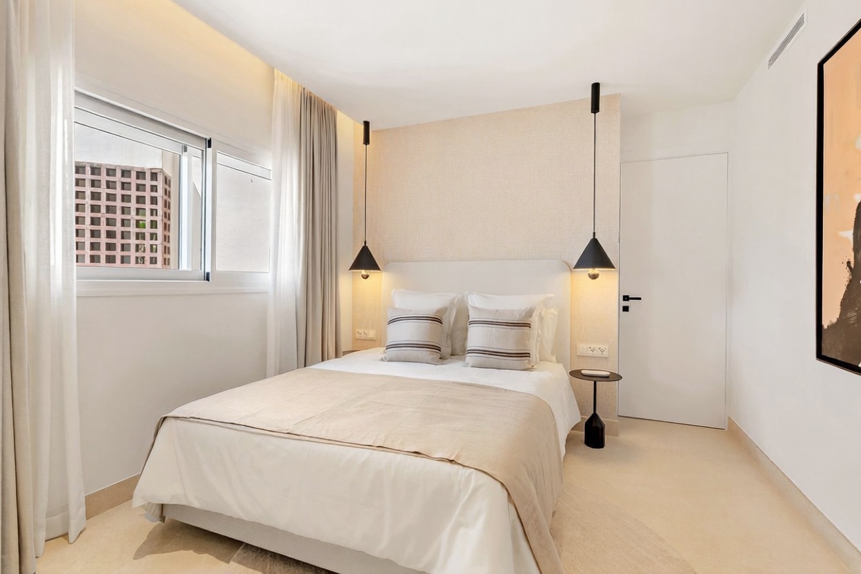 Duplex en première ligne de plage à Estepona — Chambre