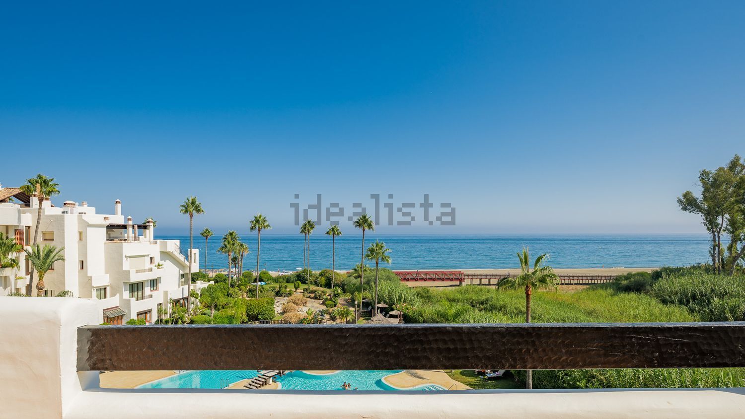 Dúplex en primera línea de playa en Estepona — Vista mar