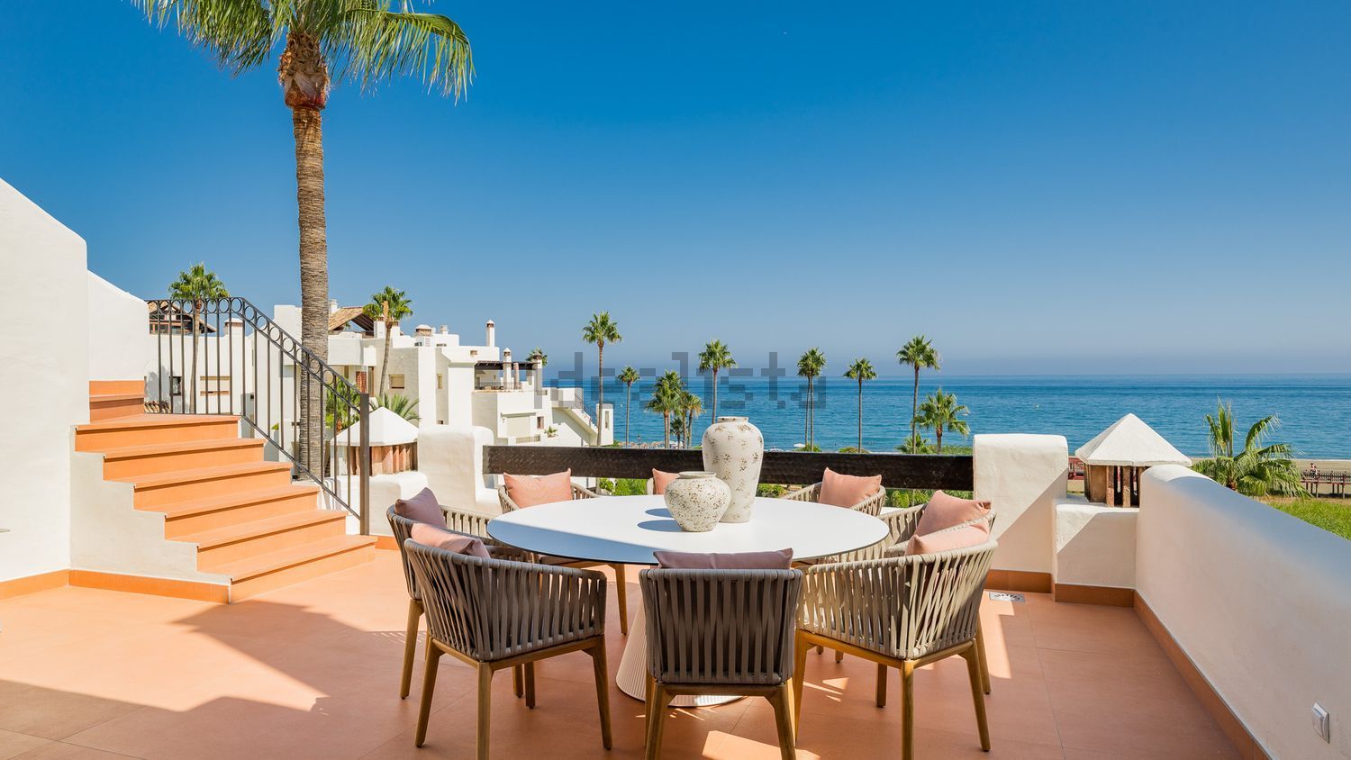 Dúplex en primera línea de playa en Estepona
