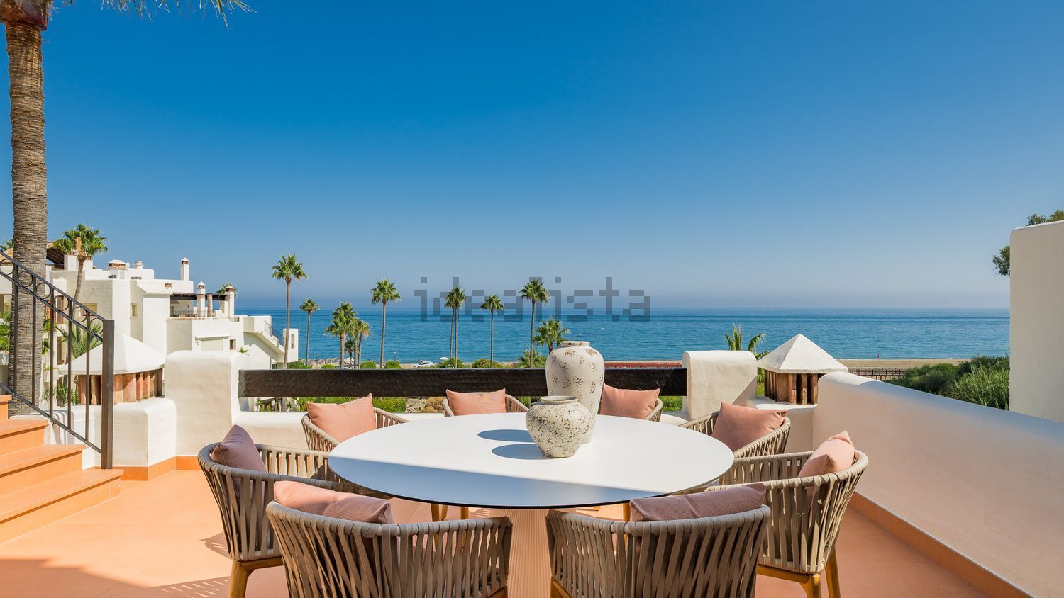 Ático en primera línea de mar en Estepona