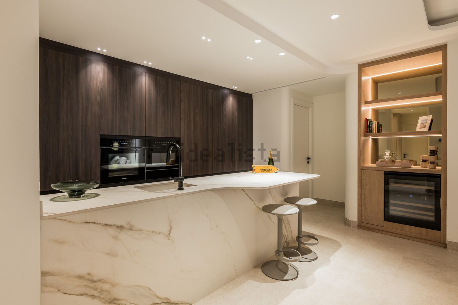 Appartement en attique en première ligne de mer à Estepona — Cuisine
