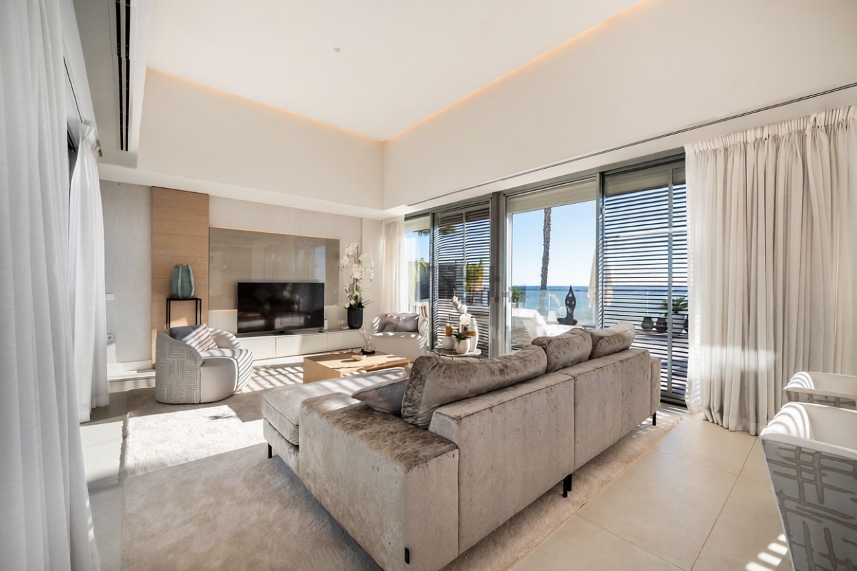Chalet com acesso direto à praia em Estepona — Sala