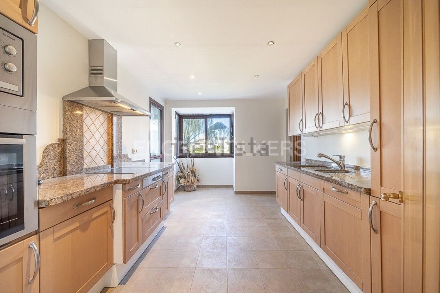 Seafront attic in Estepona — Kitchen