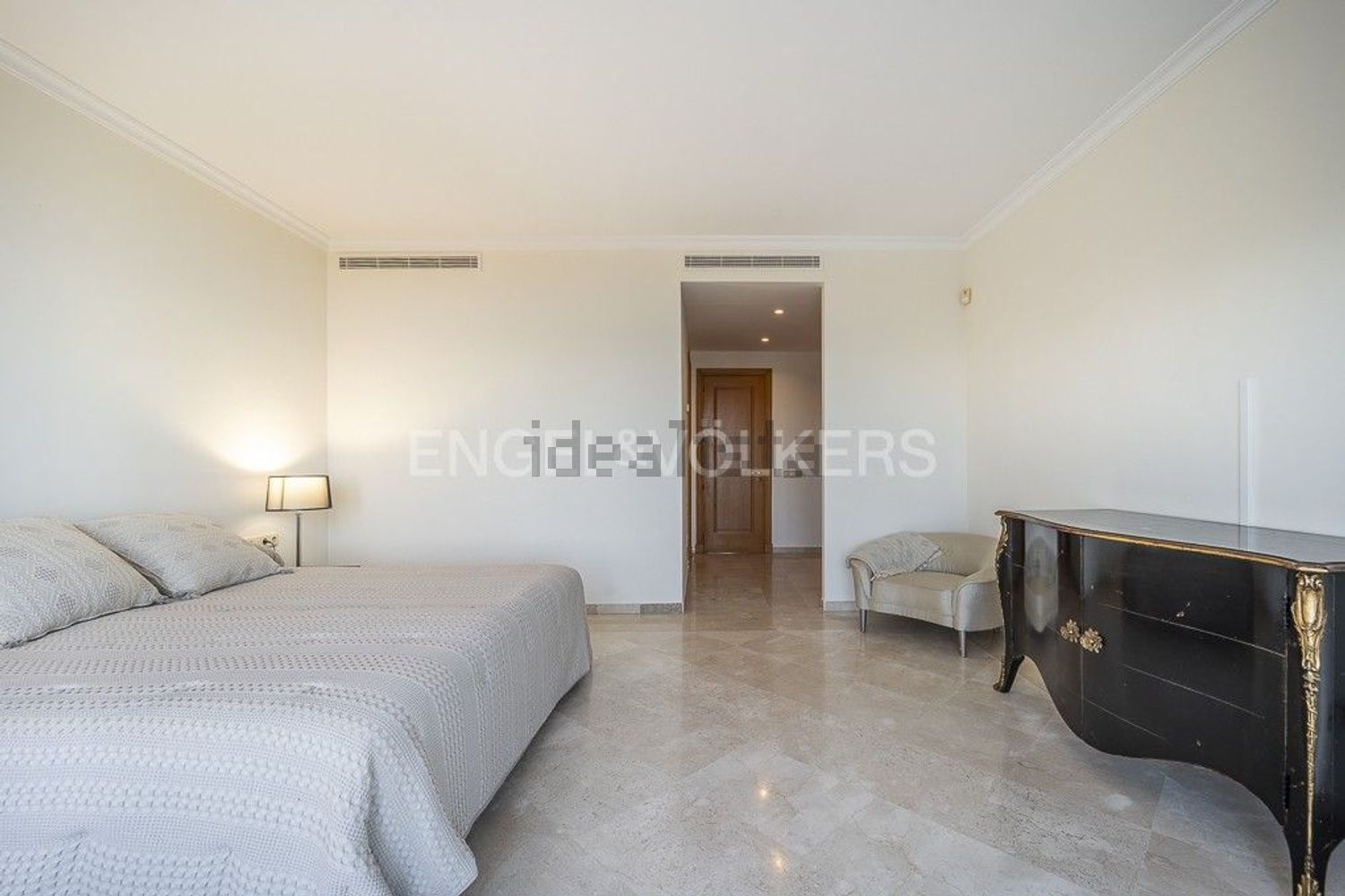 Seafront attic in Estepona — Bedroom