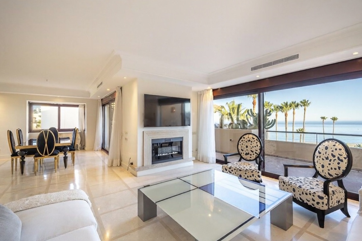 Пентхаус первая линия моря в Estepona — Гостиная