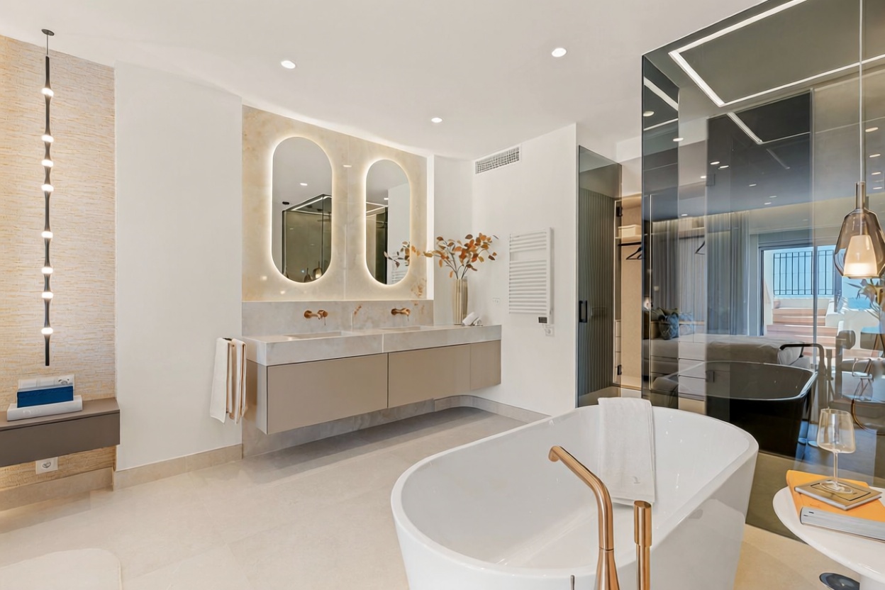 Ático en primera línea de mar en Estepona — Baño