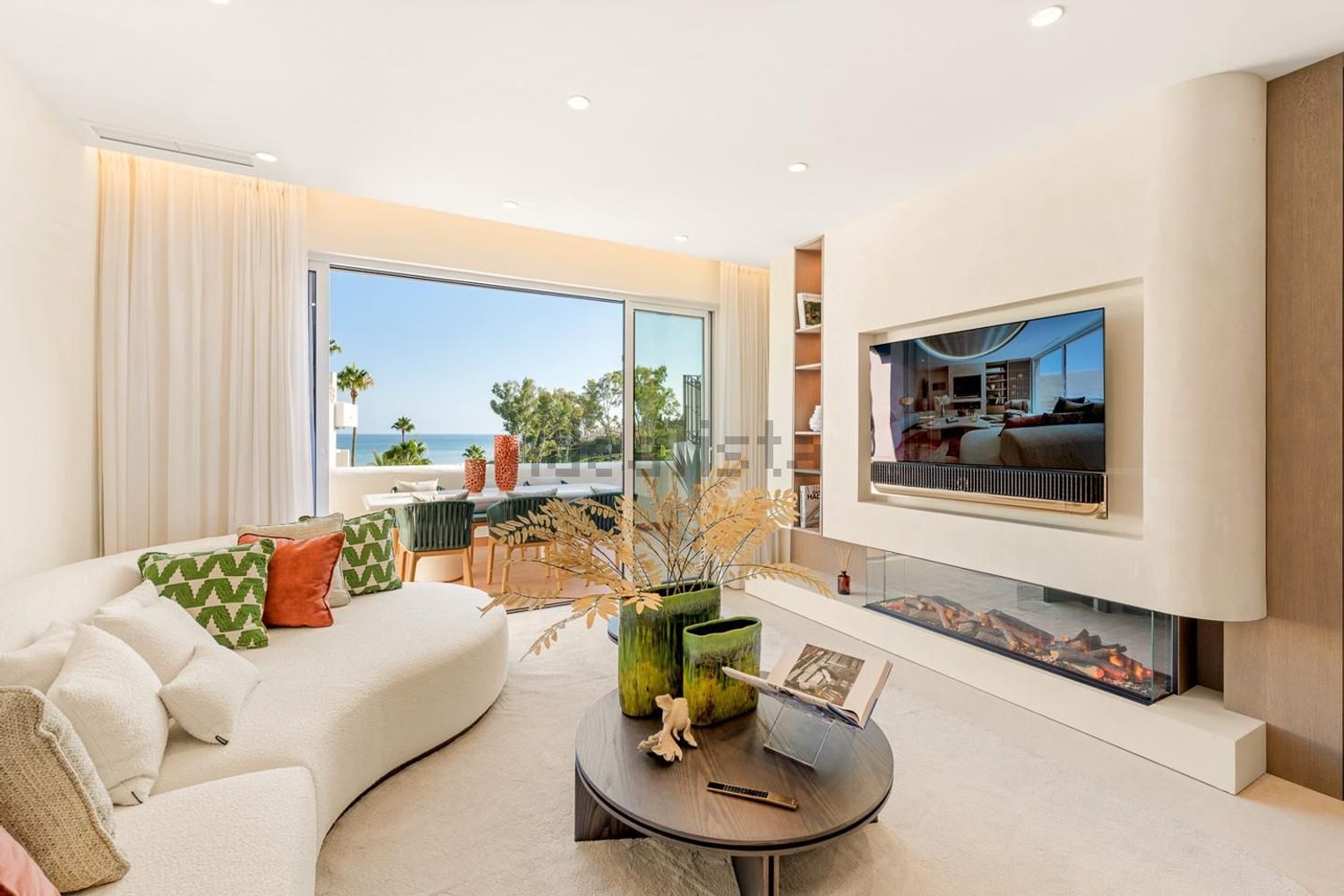Seafront attic in Estepona — Living room
