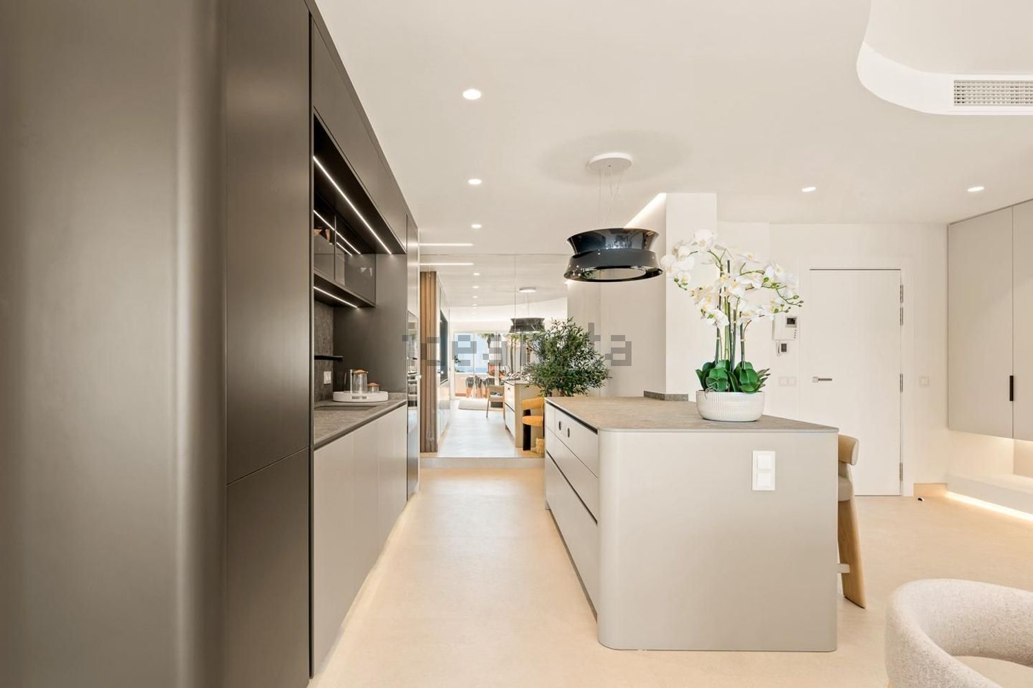 Seafront attic in Estepona — Kitchen