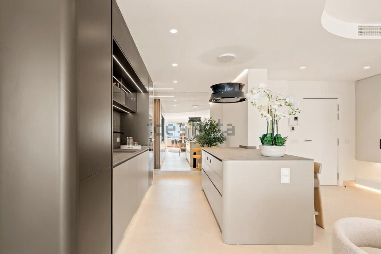 Appartement en attique en première ligne de mer à Estepona — Cuisine