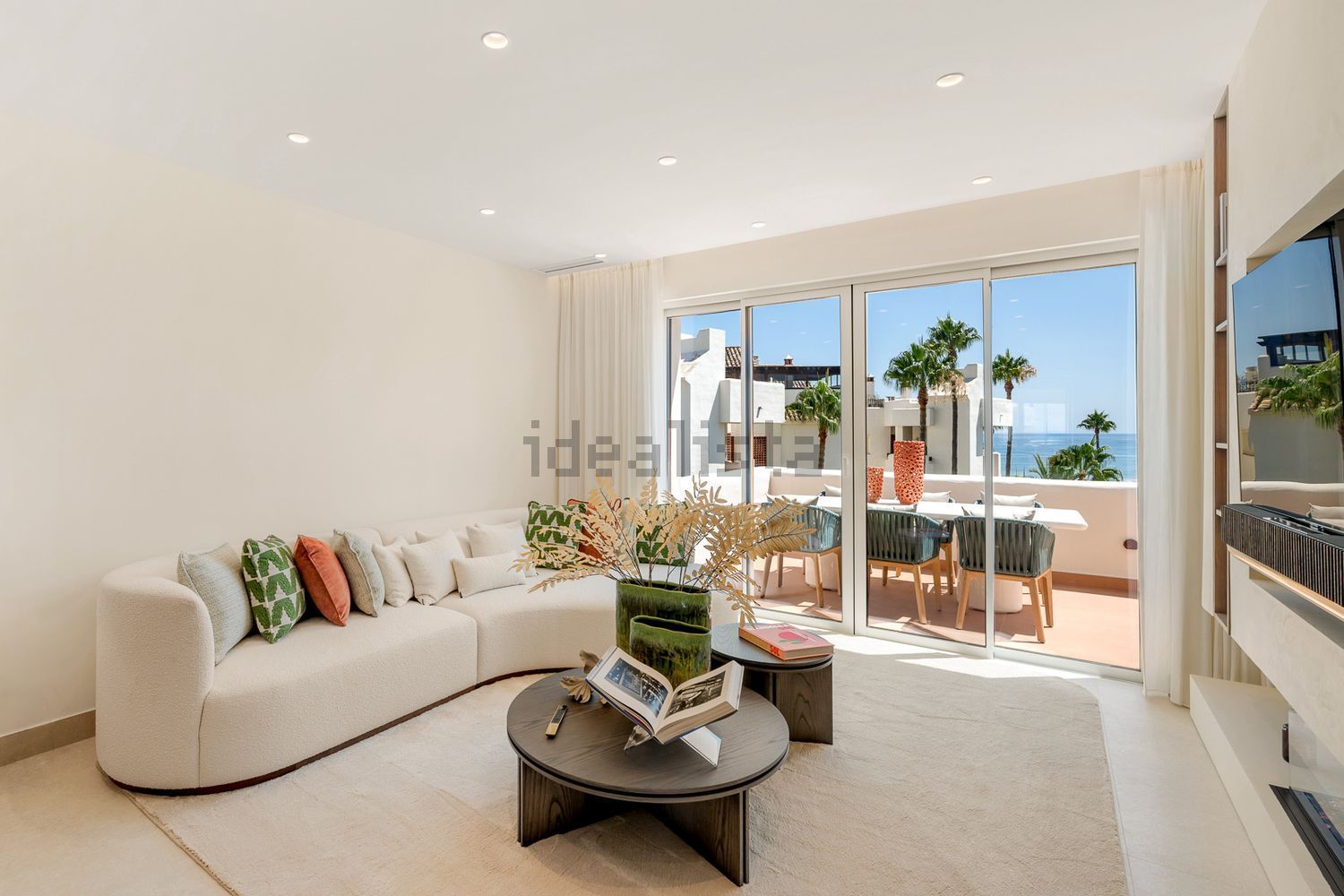 Duplex en première ligne de plage à Estepona — Séjour