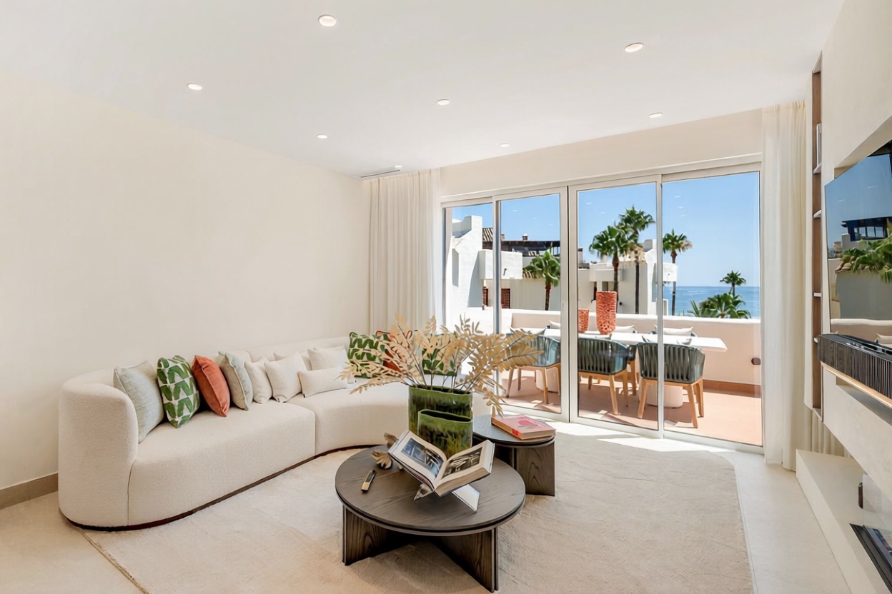 Duplex en première ligne de plage à Estepona — Séjour