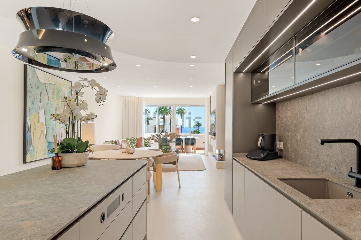 Duplex en première ligne de plage à Estepona — Cuisine