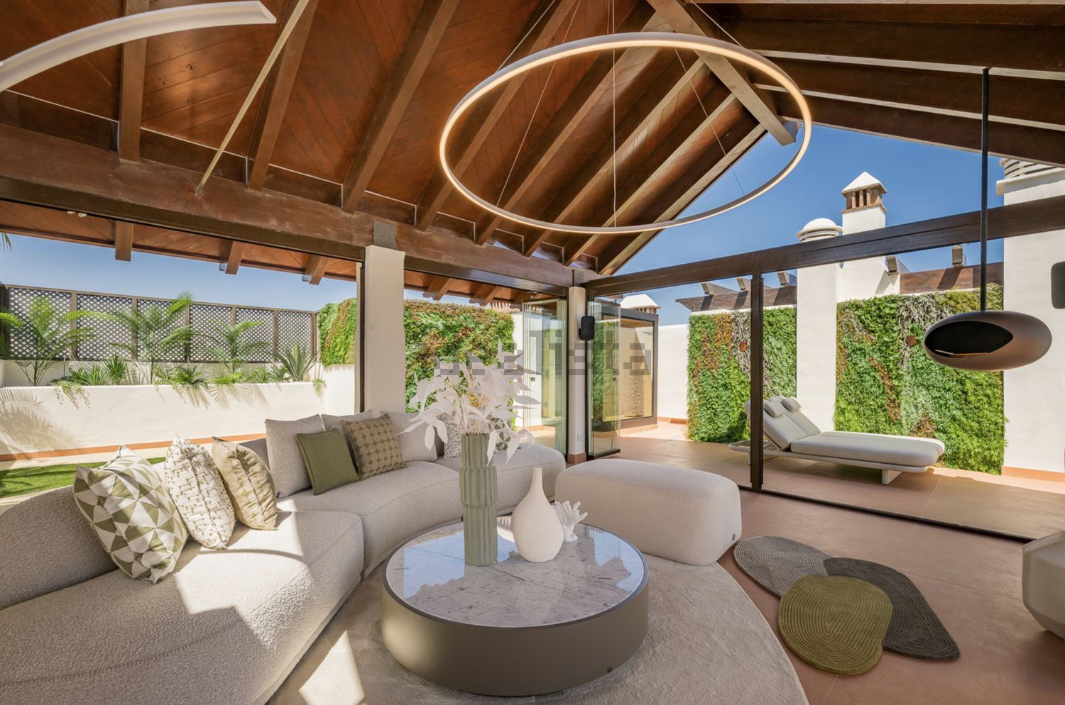 Duplex en première ligne de plage à Estepona — Séjour