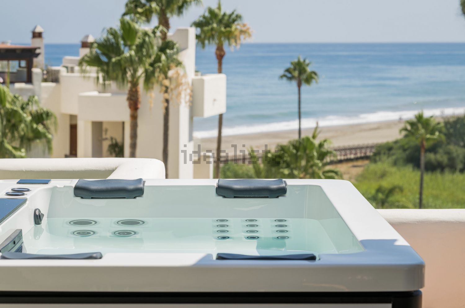 Beachfront duplex in Estepona