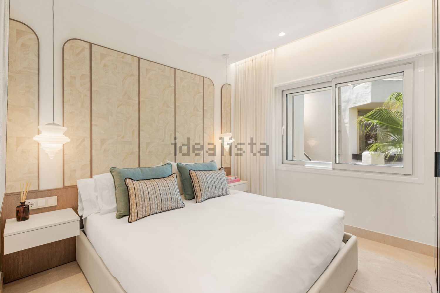 Ático en primera línea de mar en Estepona — Dormitorio