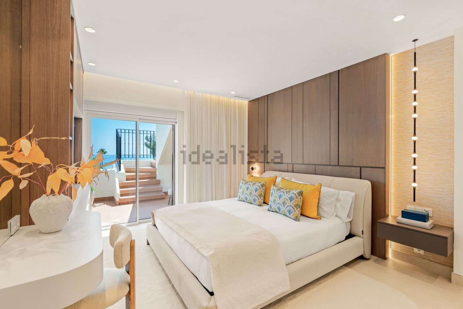 Ático en primera línea de mar en Estepona — Dormitorio