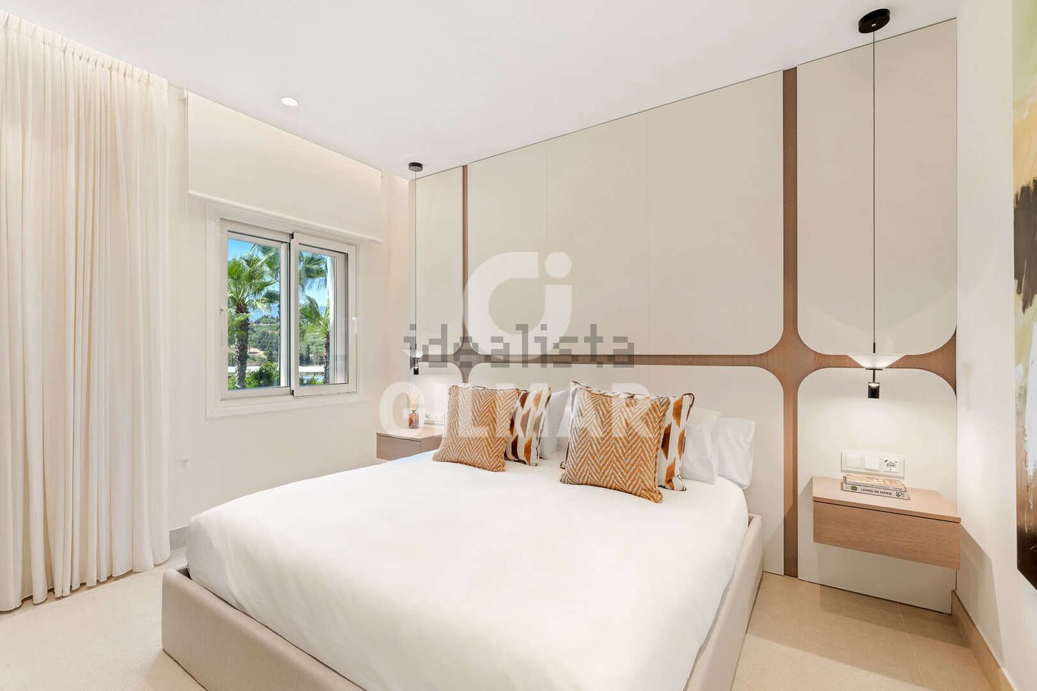 Ático en primera línea de mar en Estepona — Dormitorio