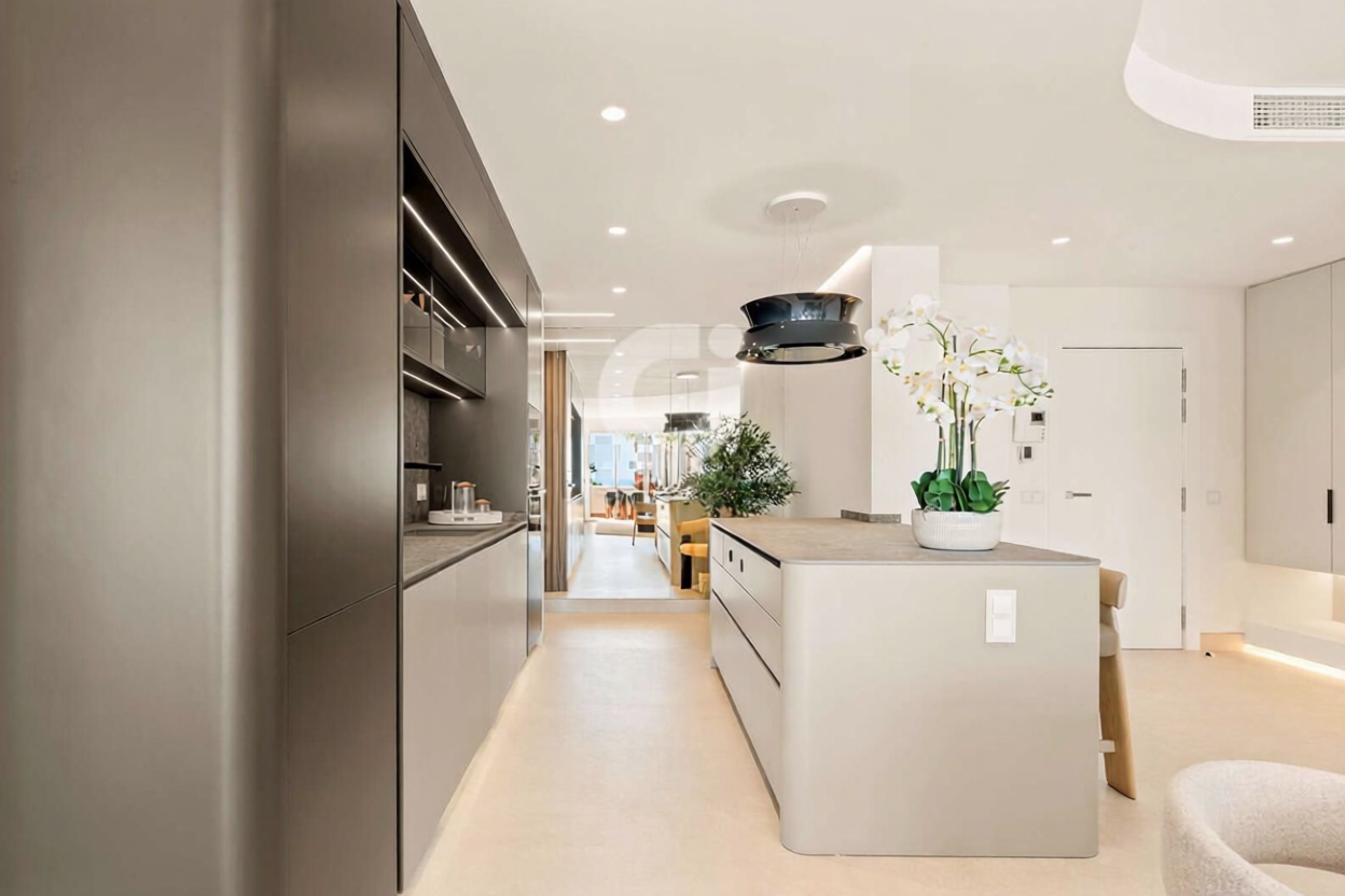 Appartement en attique en première ligne de mer à Estepona — Chambre