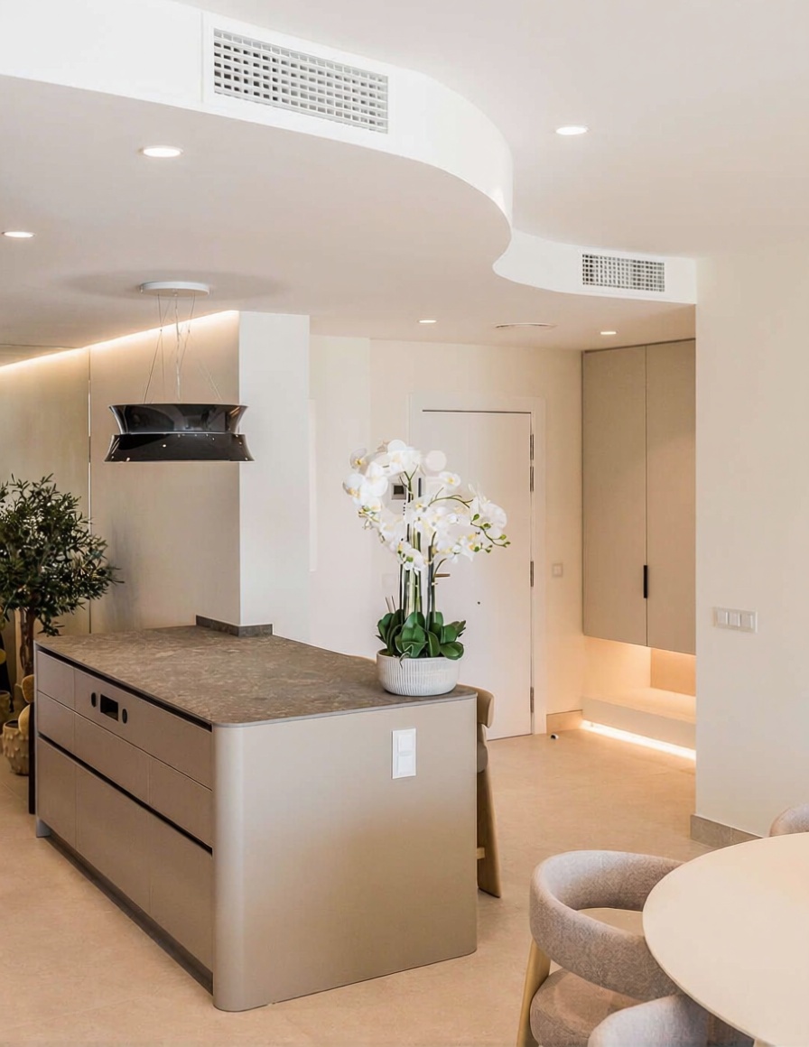 Appartement en attique en première ligne de mer à Estepona — Cuisine