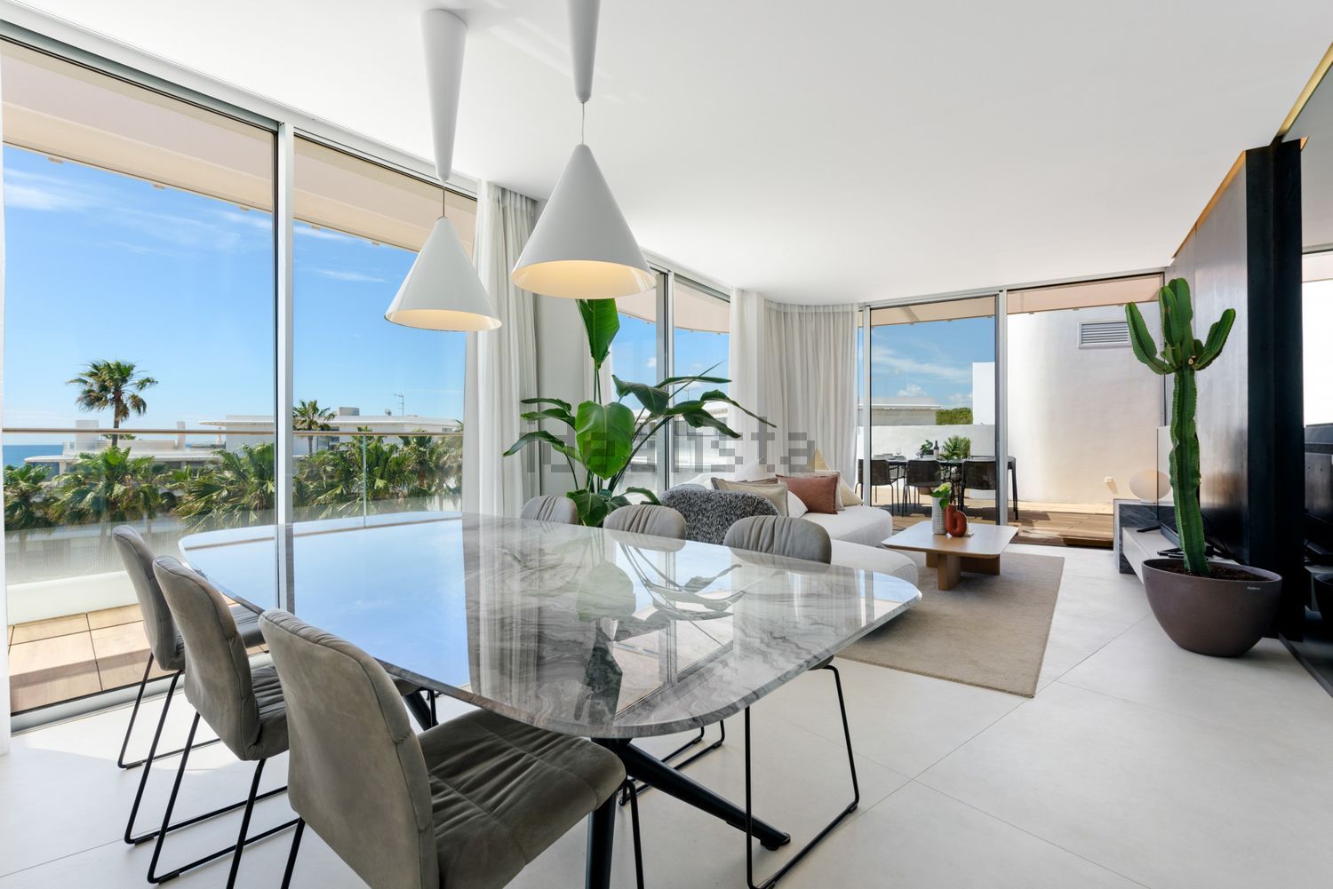 Ático em primeira linha de mar em Estepona — Sala