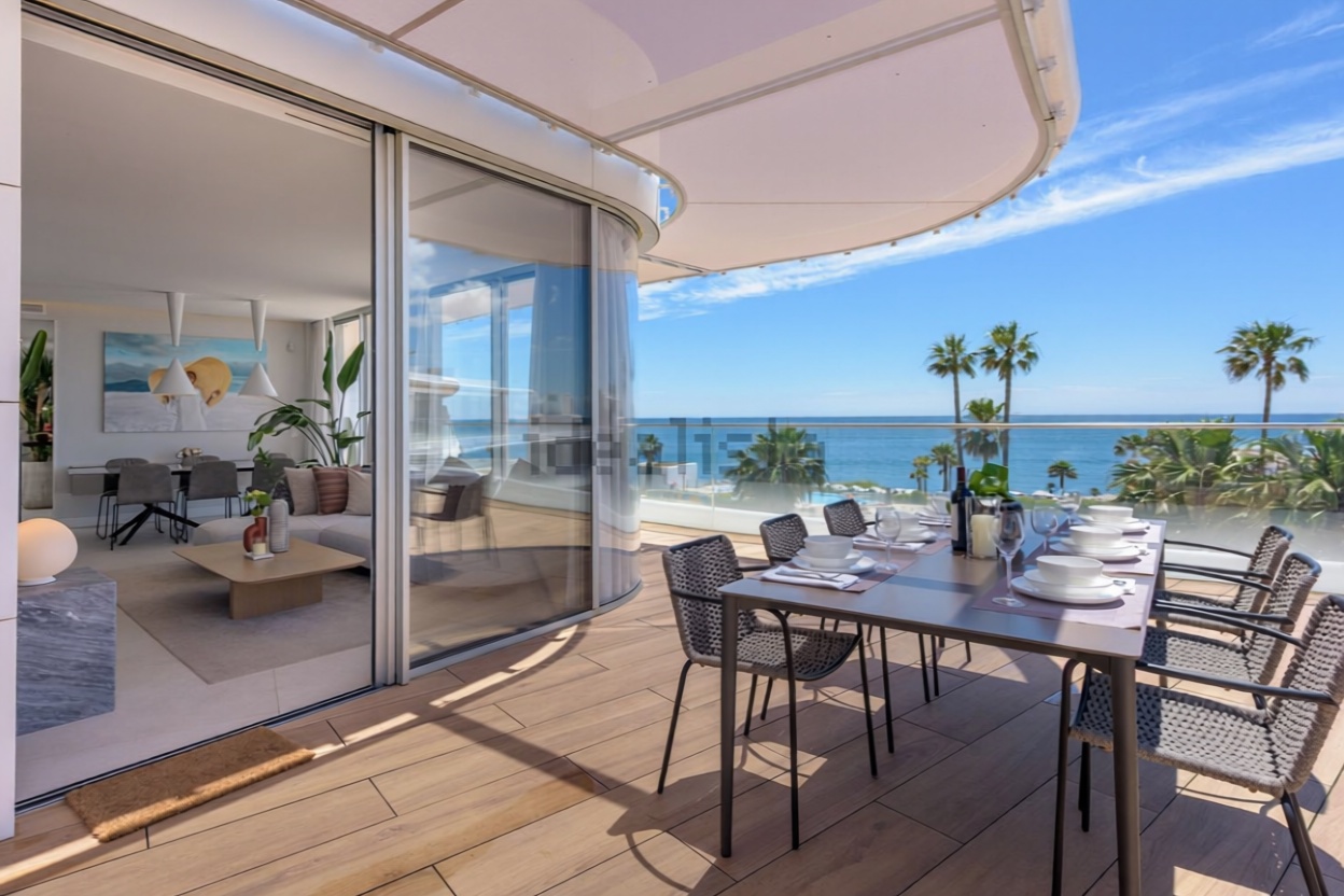 Seafront attic in Estepona — Sea terrace