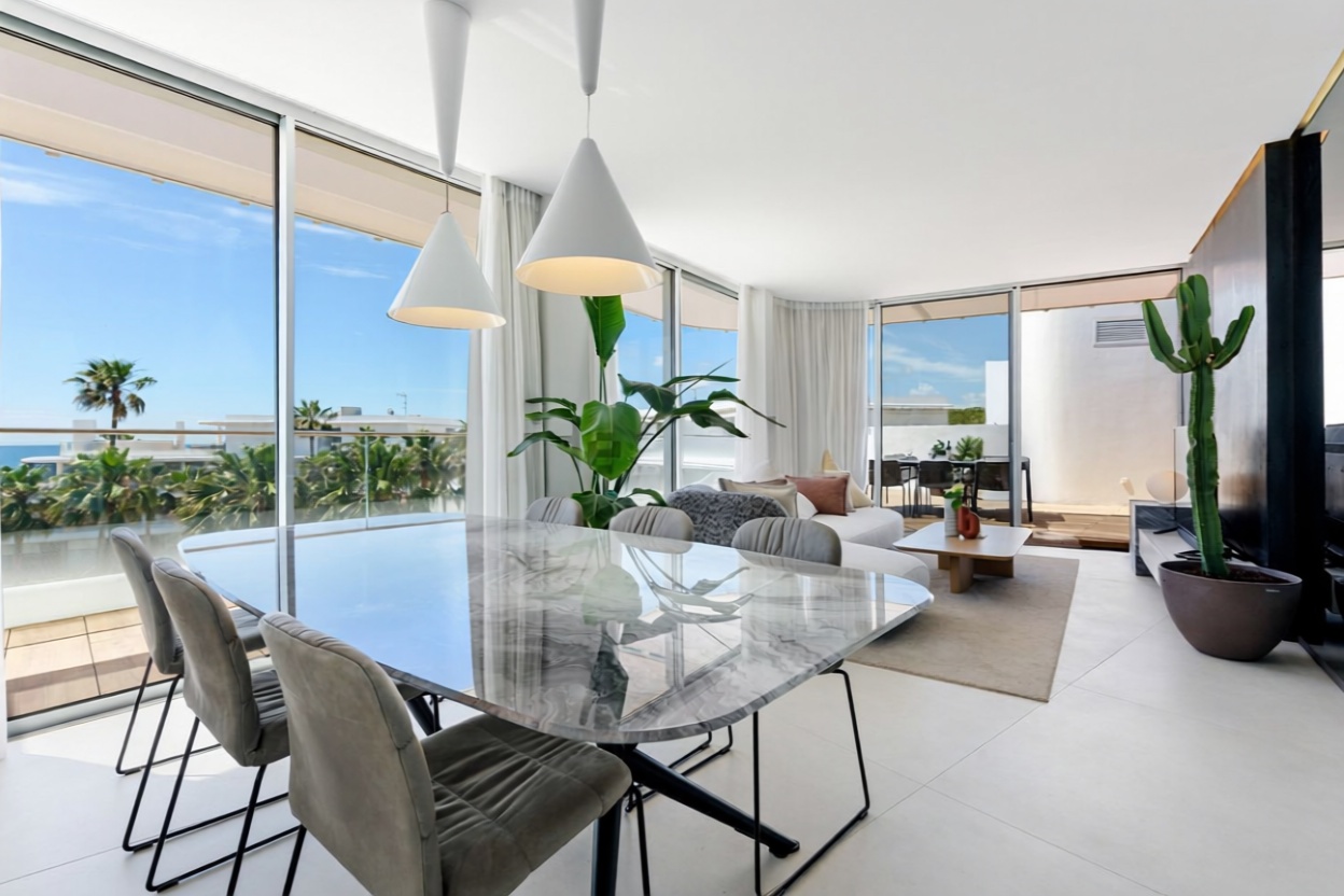 Seafront attic in Estepona — Living room