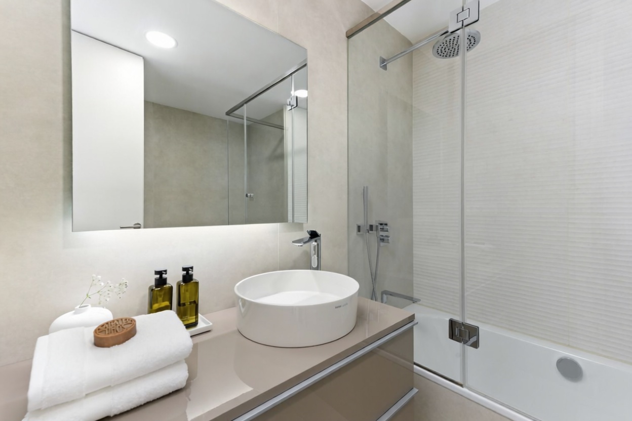 Seafront attic in Estepona — Bathroom
