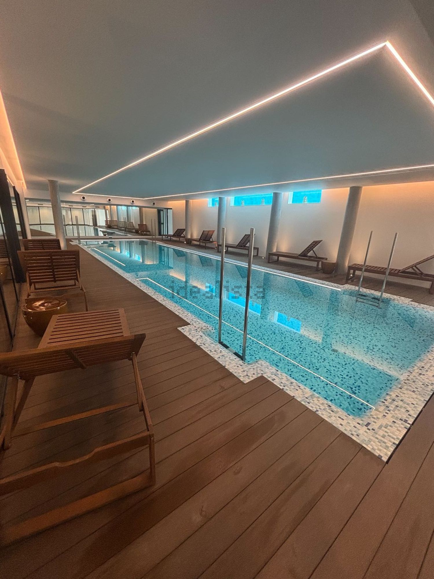 Beachfront flat in Estepona — Pool