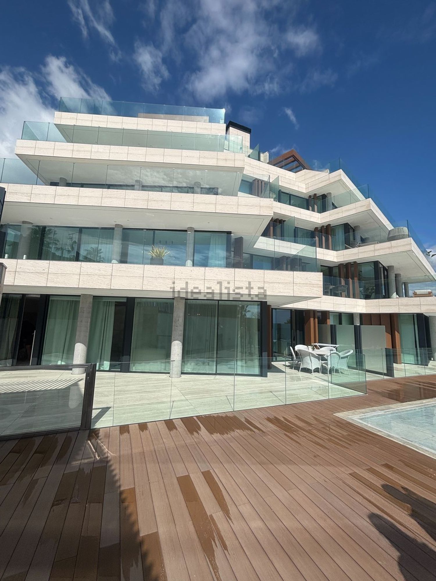 Beachfront flat in Estepona — Sea terrace