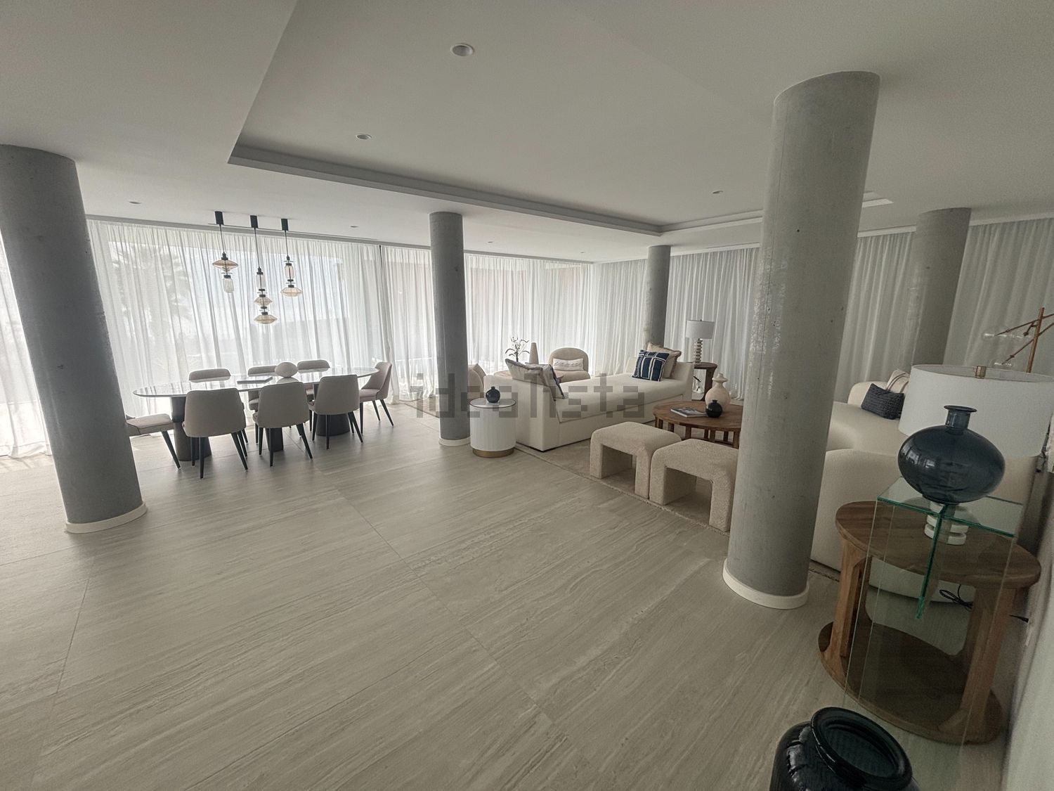 Beachfront flat in Estepona — Living room