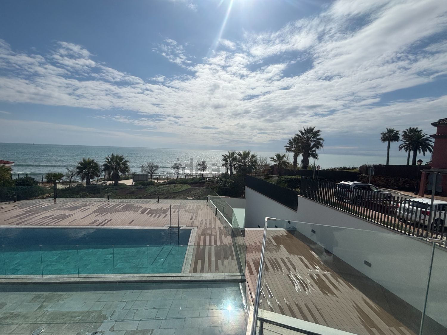 Beachfront flat in Estepona — Sea terrace