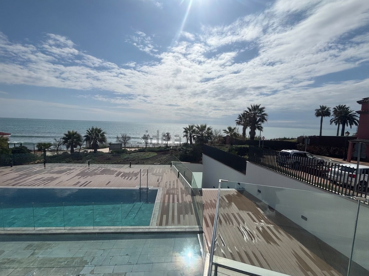 Квартира первая линия пляжа в Estepona — Морская терраса