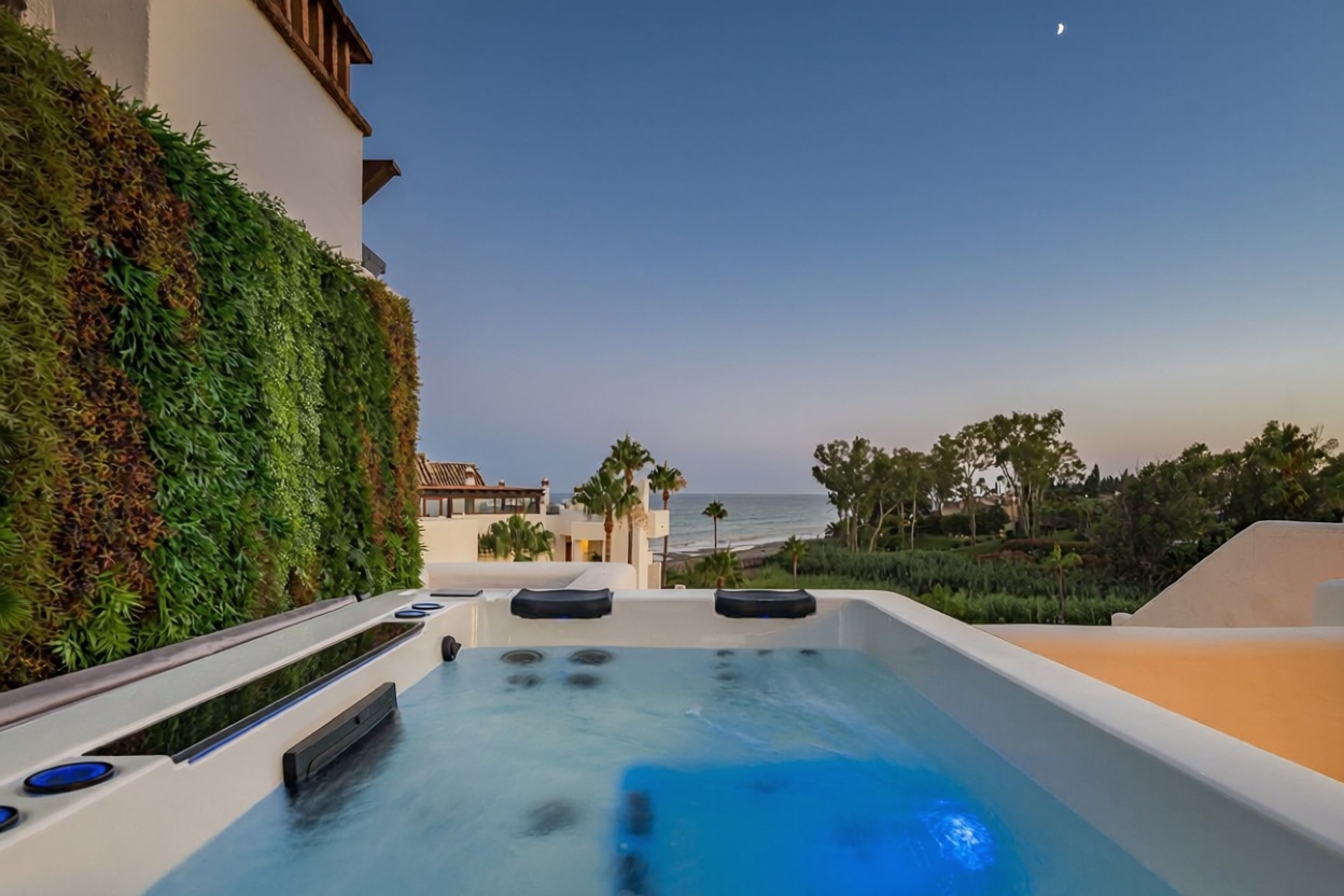 Seafront attic in Estepona — Sea terrace