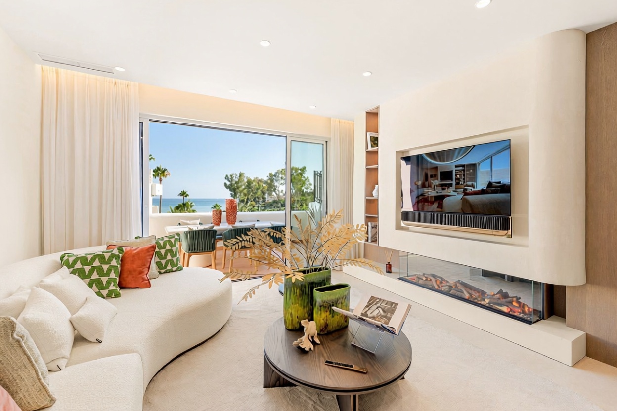 Seafront attic in Estepona — Living room