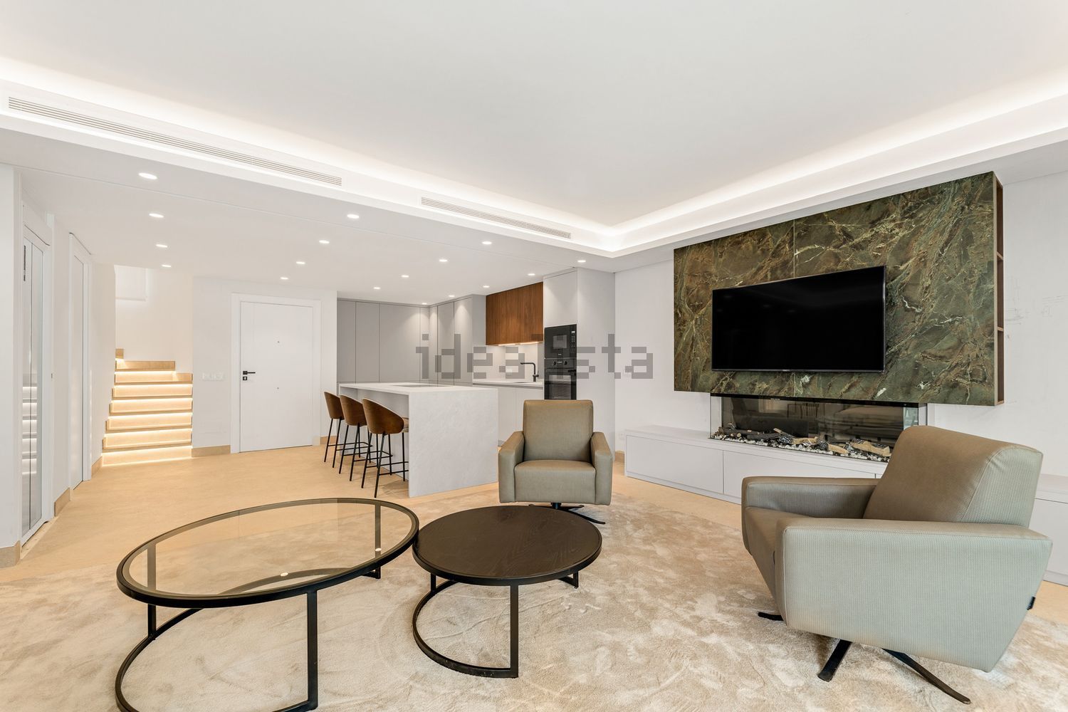 Chalet con acceso directo a playa en Estepona — Salón
