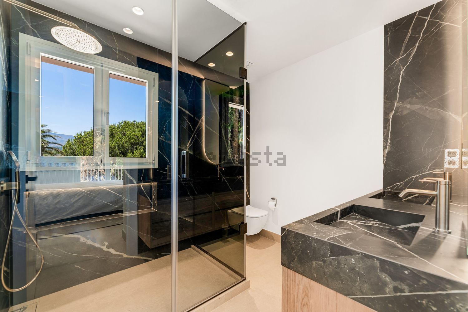 Chalet con acceso directo a playa en Estepona — Baño