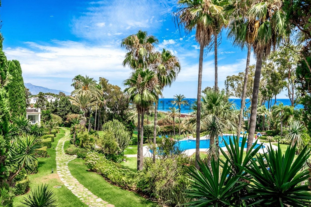 Шале с прямой выход на пляж в Estepona — Морской вид