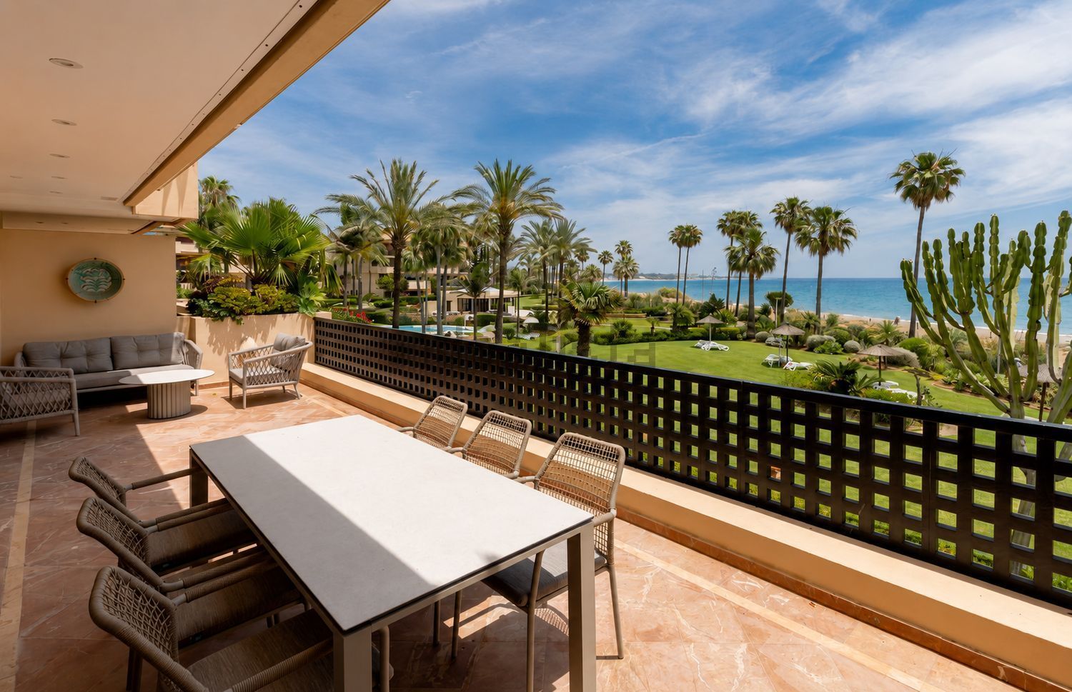 Beachfront flat in Estepona