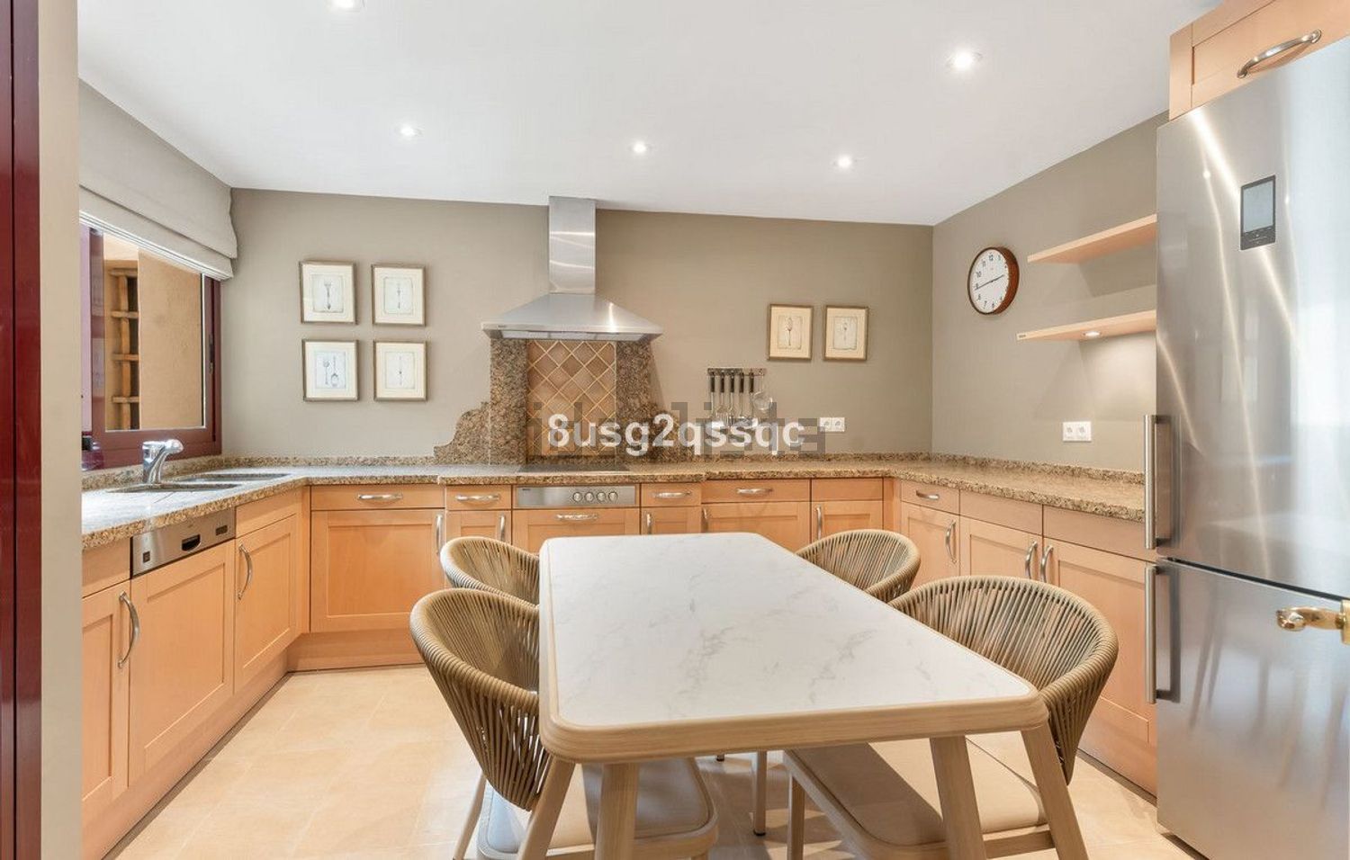 Beachfront flat in Estepona — Kitchen