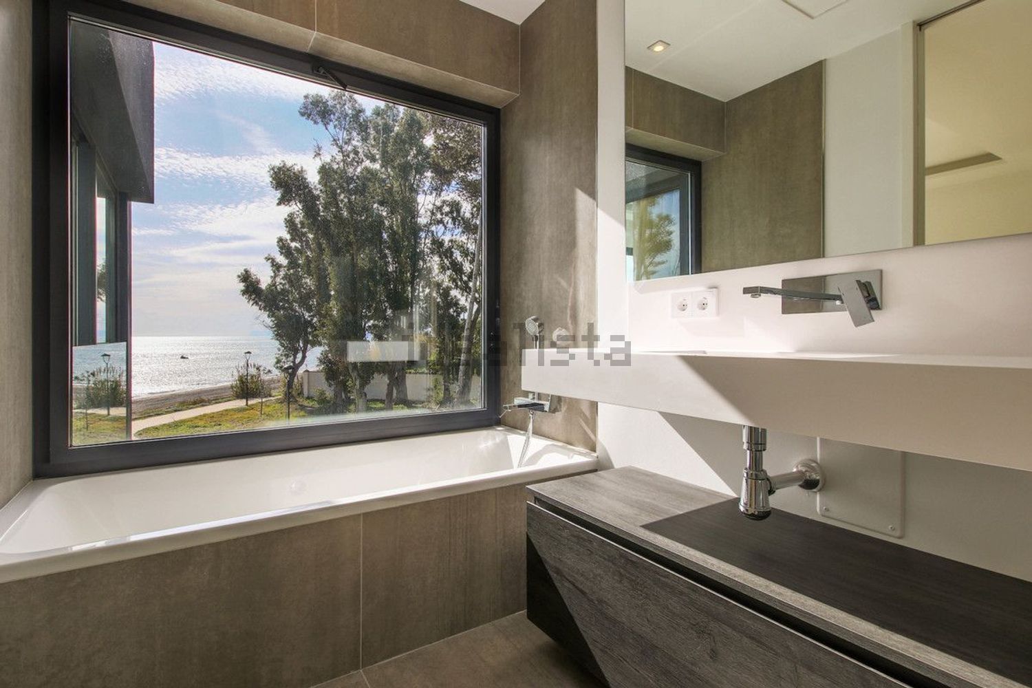 Chalet con acceso directo a playa en Estepona — Baño