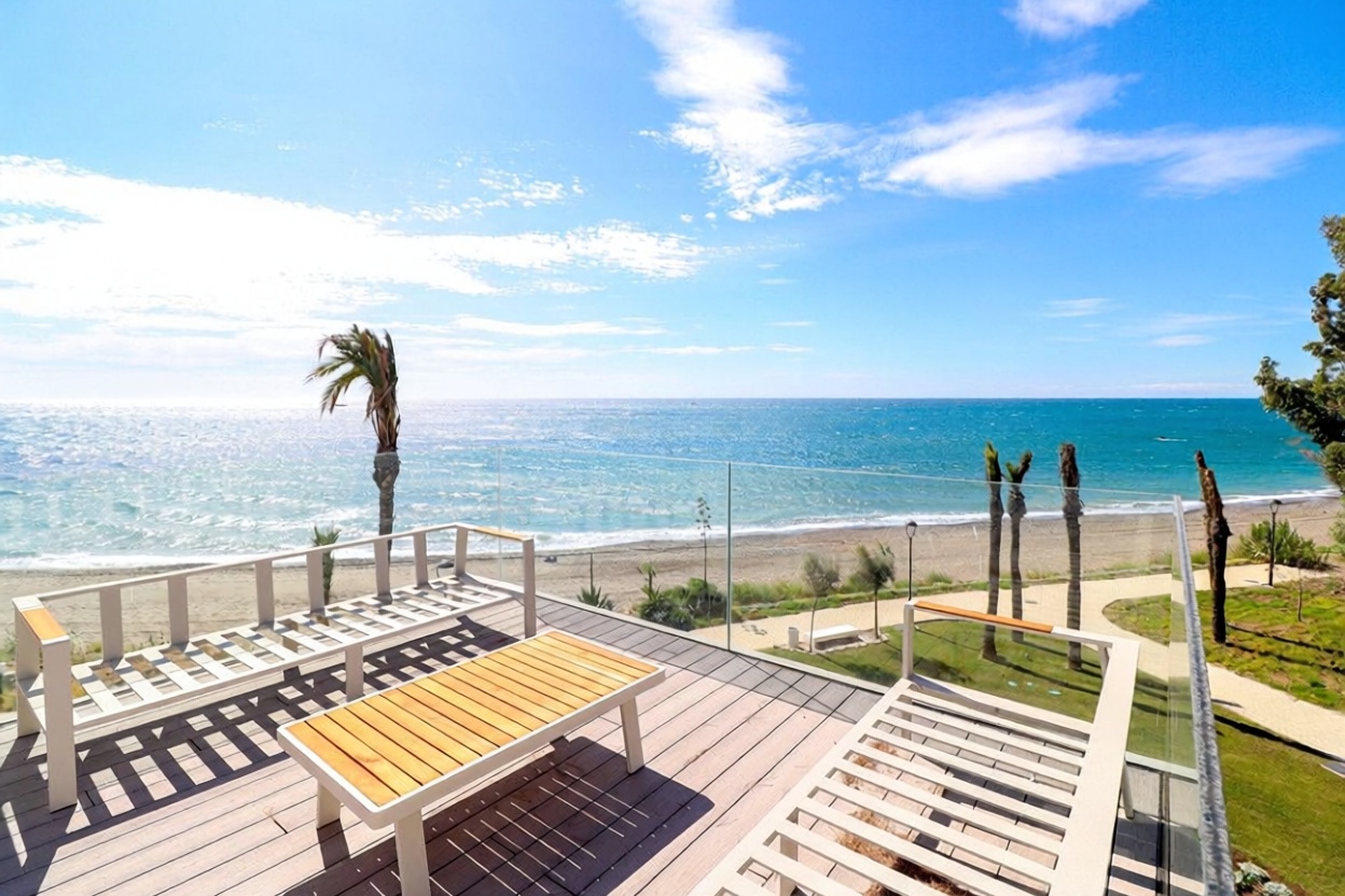 Chalet avec accès direct à la plage à Estepona — Terrasse mer