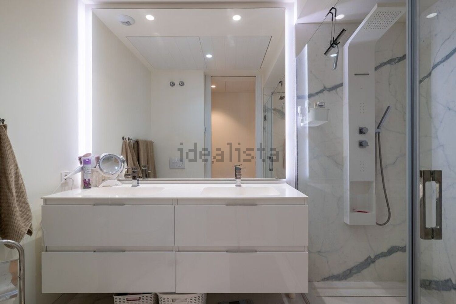 Beachfront flat in Estepona — Bathroom