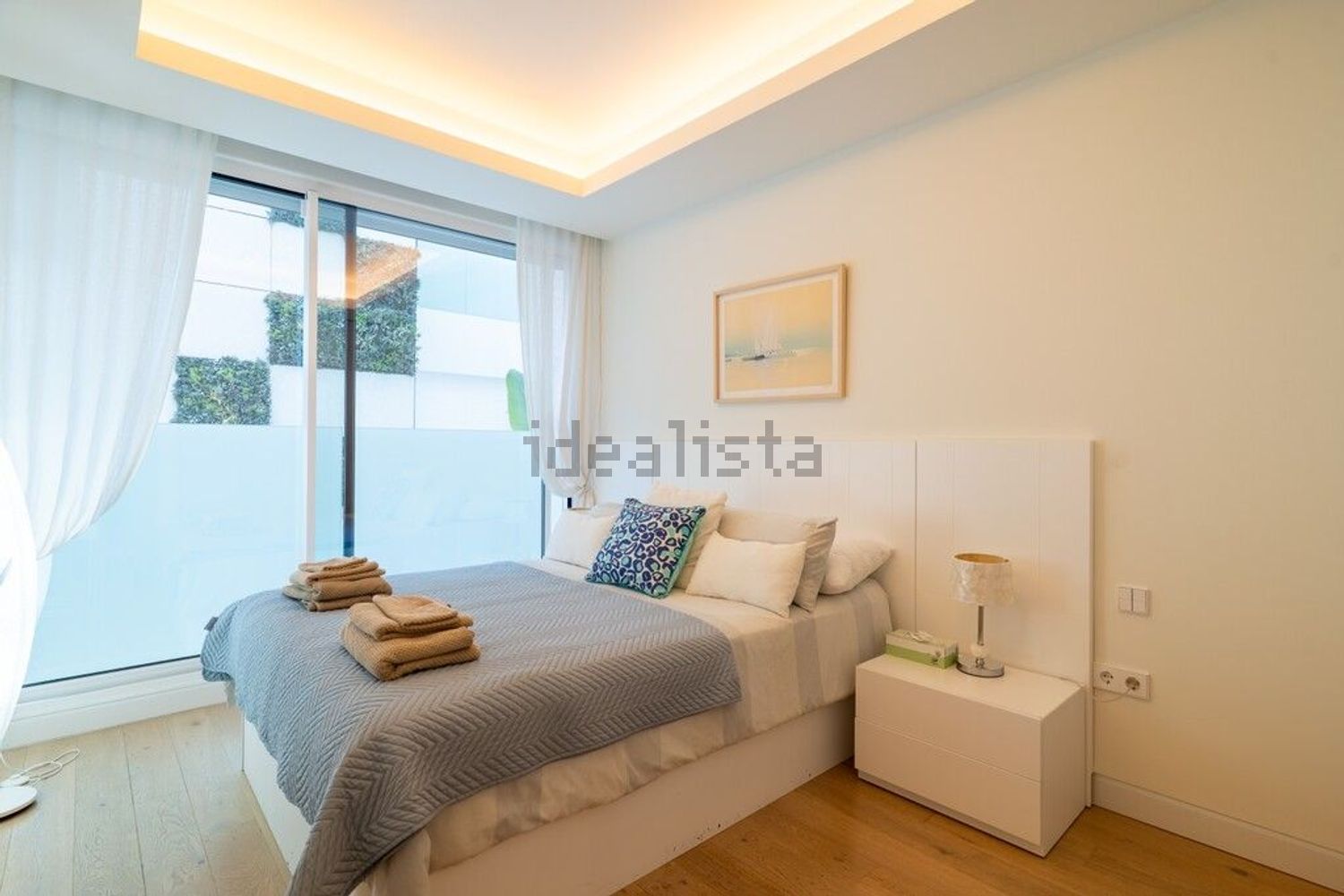 Beachfront flat in Estepona — Bedroom