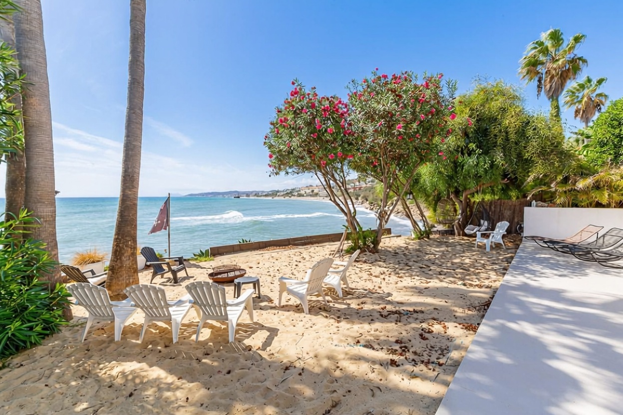 Chalet mit direkter Strandzugang in Estepona — Meerblick