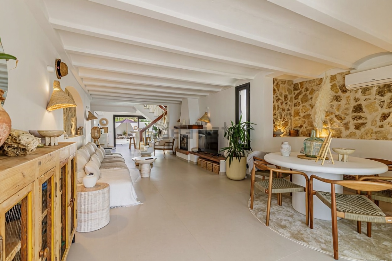 Chalet mit direkter Strandzugang in Estepona — Wohnzimmer